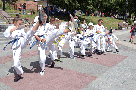В День Независимости юные каратисты выступили в Гомеле. Видео