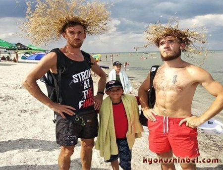 Юные каратисты проводят часть своих летних каникул на  косе Арабатская стрелка